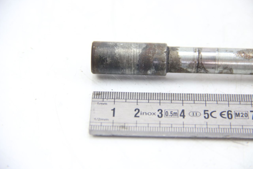 photo de ASSE RUOTA ANTERIORE APRILIA SCARABEO 4T 50 (2009 - 2017) - Primo piano tecnico