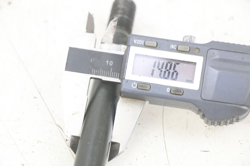 photo de ASSE RUOTA ANTERIORE APRILIA SCARABEO LIGHT 125 (2007 - 2011) - Dettaglio del componente