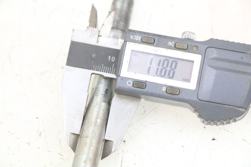 photo de ASSE RUOTA ANTERIORE APRILIA SCARABEO 100 (2003 - 2012) - Dettaglio del componente