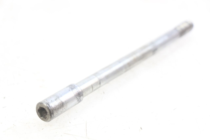 photo de ASSE RUOTA ANTERIORE APRILIA SCARABEO 100 (2003 - 2012) - Primo piano tecnico