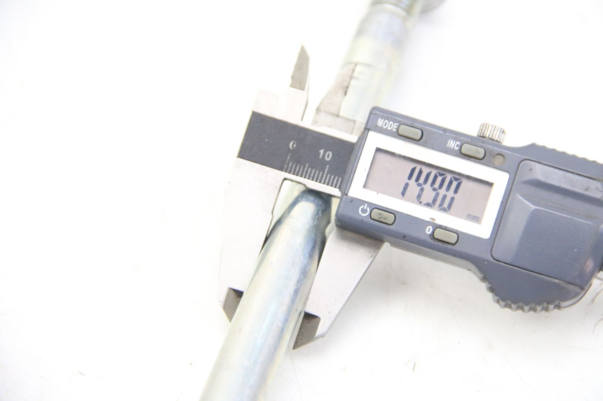 photo de ASSE RUOTA ANTERIORE SUZUKI SIXTEEN 125 (2008 - 2010) - Altra angolazione