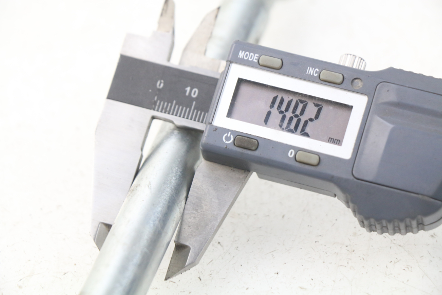 photo de ASSE RUOTA ANTERIORE NITRO MOTORS STORM DIRTBIKE 110 - Zoom sullo stato d'uso