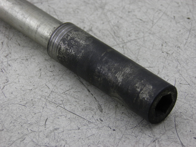 photo de ASSE RUOTA ANTERIORE SUZUKI BURGMAN EXECUTIVE 650 (2008 - 2010) - Zoom sullo stato d'uso