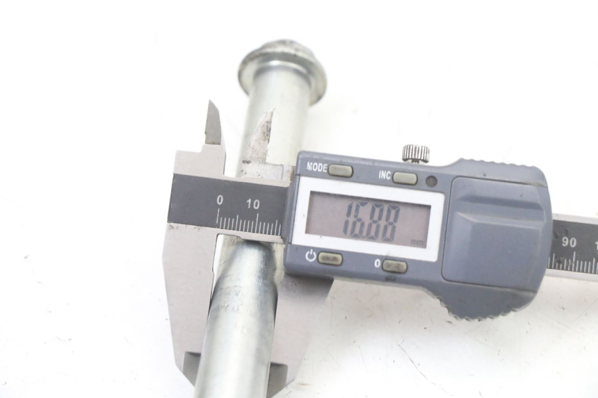 photo de ASSE RUOTA ANTERIORE SUZUKI GSF S BANDIT 600 (2000 - 2004) - Altra angolazione