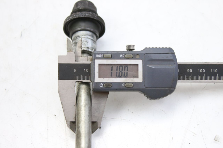 photo de ASSE RUOTA ANTERIORE PEUGEOT SV 125 (1991 - 1994) - Primo piano tecnico