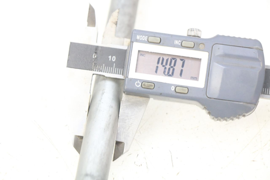 photo de ASSE RUOTA ANTERIORE APRILIA SXR 50 (2021 - 2023) - Dettaglio del componente