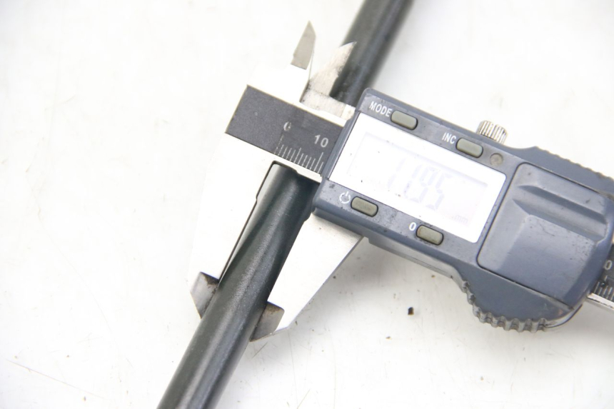 photo de ASSE RUOTA ANTERIORE PEUGEOT TWEET 4T 50 (2010 - 2014) - Primo piano tecnico