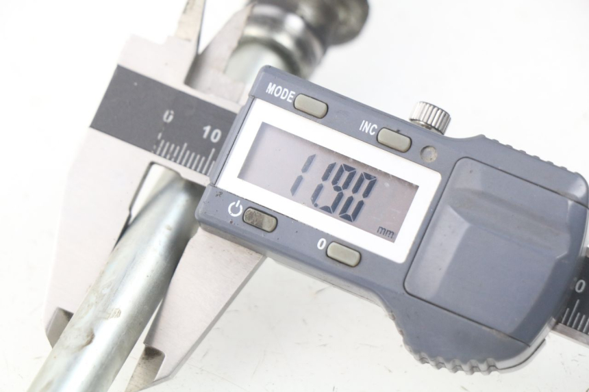 photo de ASSE RUOTA ANTERIORE SUZUKI UC EPICURO 125 (1999 - 2003) - Altra angolazione