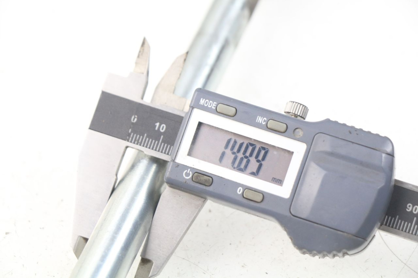 photo de ASSE RUOTA ANTERIORE PEUGEOT VIVACITY NEW 4T 50 (2008 - 2017) - Altra angolazione