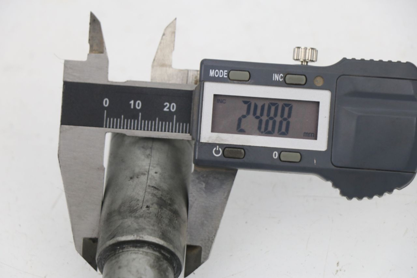 photo de ASSE RUOTA ANTERIORE HONDA VTR F FIRESTORM 1000 (1997 - 2001) - Dettaglio del componente