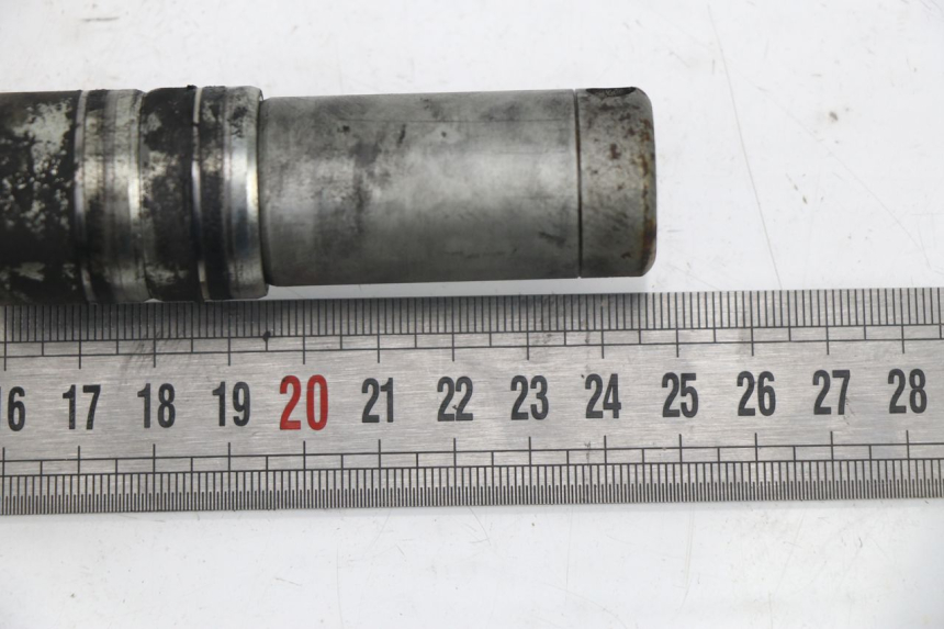 photo de ASSE RUOTA ANTERIORE HONDA VTR F FIRESTORM 1000 (1997 - 2001) - Altra angolazione