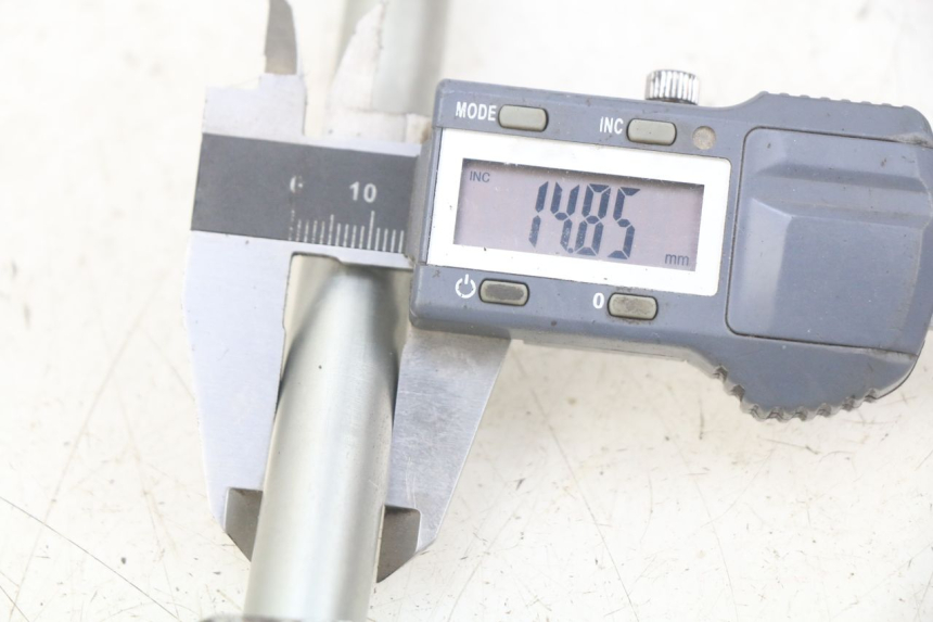 photo de ASSE RUOTA ANTERIORE YAMAHA X-CITY XCITY 125 (2007 - 2013) - Zoom sullo stato d'uso