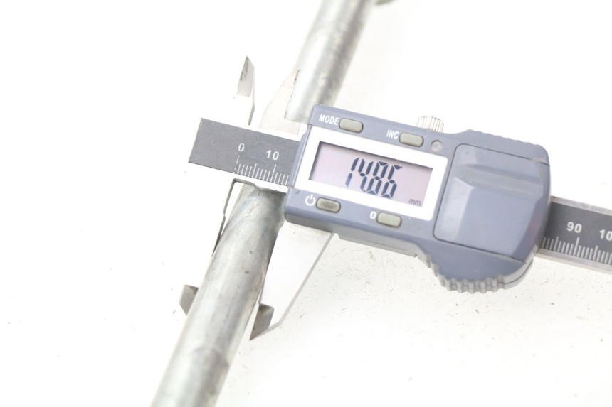 photo de ASSE RUOTA ANTERIORE YAMAHA XMAX X-MAX 125 (2006 - 2009) - Altra angolazione