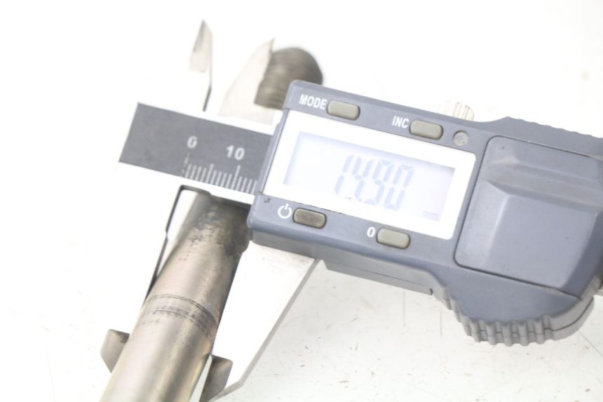 photo de ASSE RUOTA ANTERIORE YAMAHA X-MAX XMAX 125 (2010 - 2013) - Primo piano tecnico