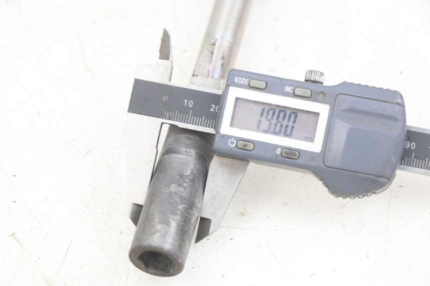 photo de ASSE RUOTA ANTERIORE YAMAHA X-MAX XMAX 125 (2010 - 2013) - Altra angolazione