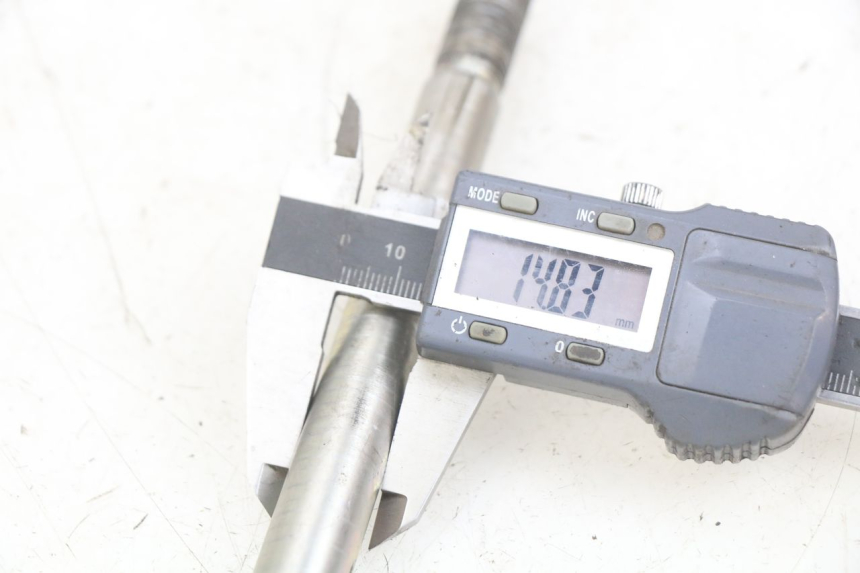 photo de ASSE RUOTA ANTERIORE YAMAHA X-MAX XMAX 125 (2010 - 2013) - Primo piano tecnico