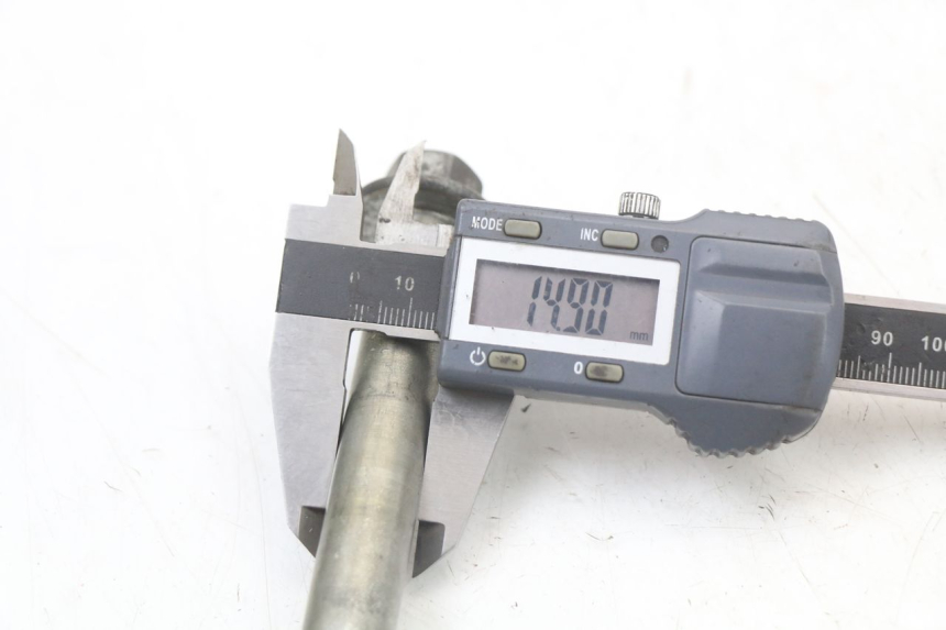 photo de ASSE RUOTA ANTERIORE YAMAHA X-MAX XMAX 250 (2006 - 2009) - Altra angolazione