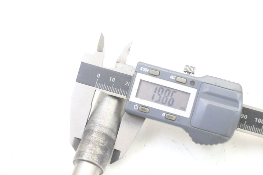 photo de ASSE RUOTA ANTERIORE YAMAHA X-MAX XMAX 125 (2010 - 2013) - Primo piano tecnico