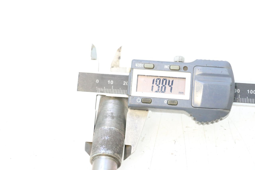 photo de ASSE RUOTA ANTERIORE YAMAHA X-MAX XMAX 125 (2010 - 2013) - Primo piano tecnico