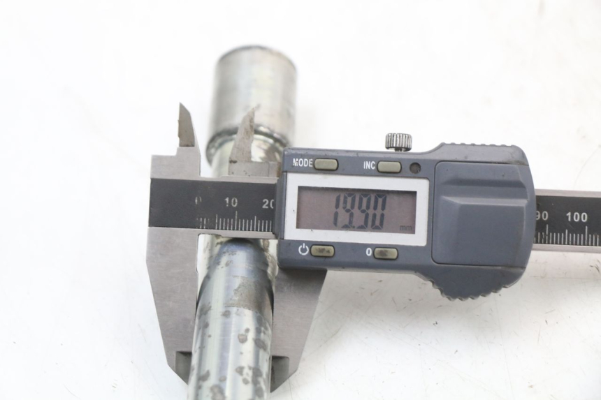 photo de ASSE RUOTA ANTERIORE PIAGGIO X10 125 (2012 - 2017) - Altra angolazione