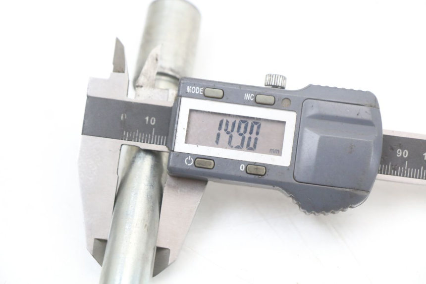 photo de ASSE RUOTA ANTERIORE PIAGGIO X8 125 (2004 - 2007) - Altra angolazione