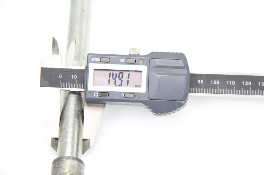 photo de ASSE RUOTA ANTERIORE PIAGGIO X9 125 (2000 - 2003) - Altra angolazione