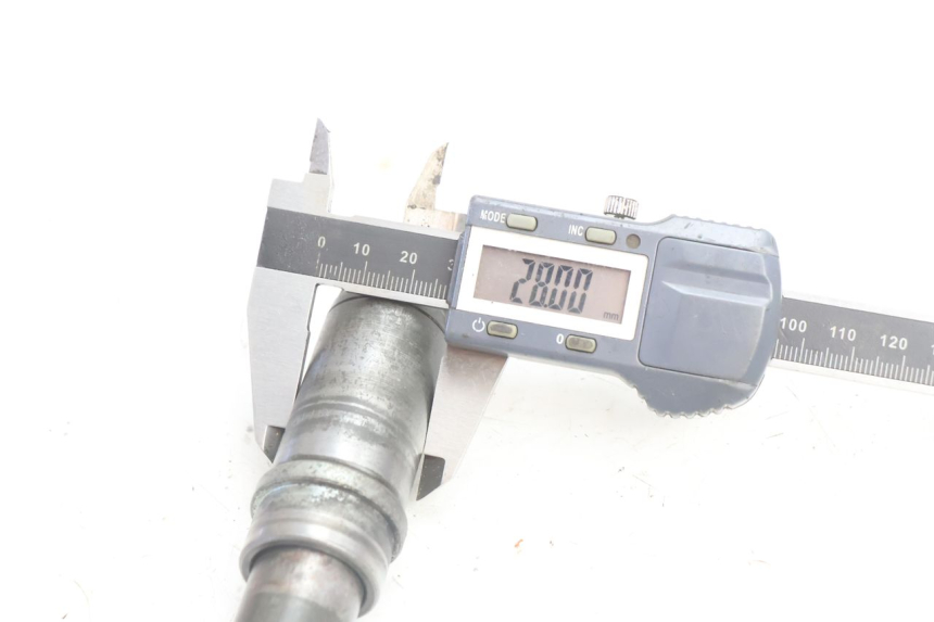 photo de ASSE RUOTA ANTERIORE YAMAHA XJR 1300 (1998 - 2002) - Primo piano tecnico