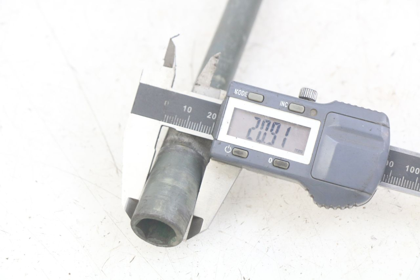 photo de ASSE RUOTA ANTERIORE YAMAHA YP MAJESTY 400 (2004 - 2008) - Dettaglio del componente