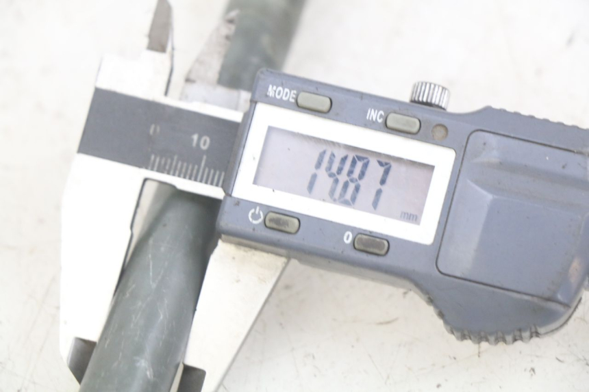 photo de ASSE RUOTA ANTERIORE YAMAHA YP MAJESTY 400 (2004 - 2008) - Zoom sullo stato d'uso