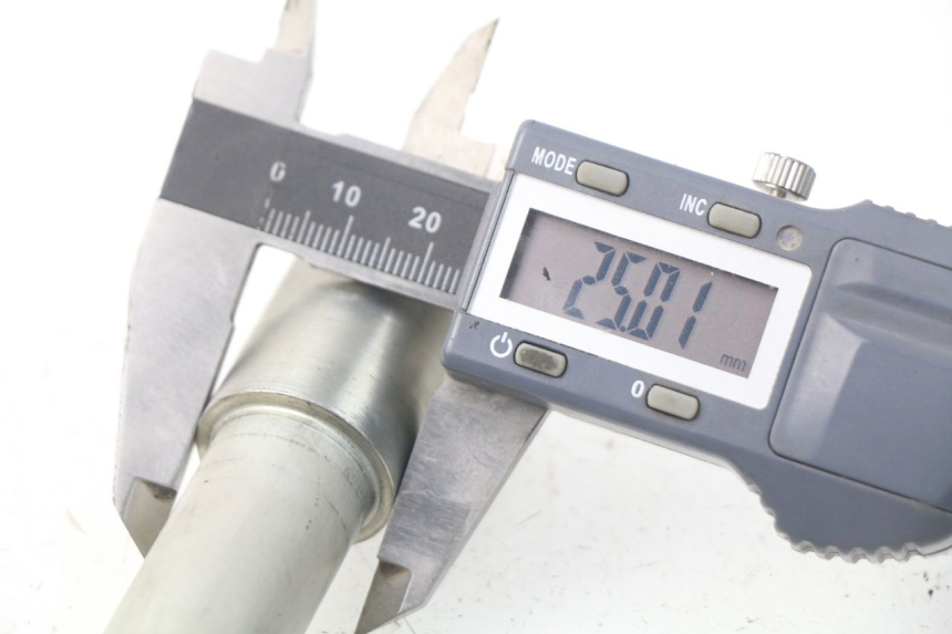 photo de ASSE RUOTA ANTERIORE KAWASAKI Z Z900 900 (2017 - 2019) - Altra angolazione