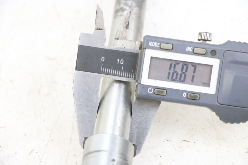 photo de ASSE RUOTA ANTERIORE KAWASAKI ZR 7 750 (1999 - 2004) - Altra angolazione