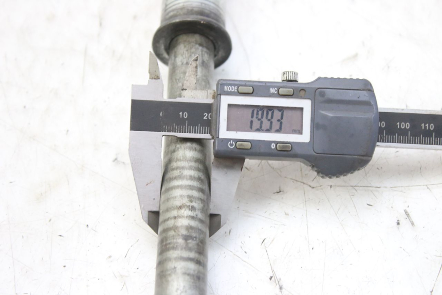 photo de ASSE RUOTA ANTERIORE KAWASAKI ZX-6R ZX6R 600 (1995 - 1997) - Zoom sullo stato d'uso