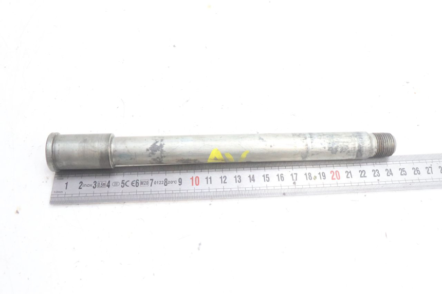 photo de ASSE RUOTA ANTERIORE KAWASAKI ZZR 600 (1995 - 2004) - Zoom sullo stato d'uso