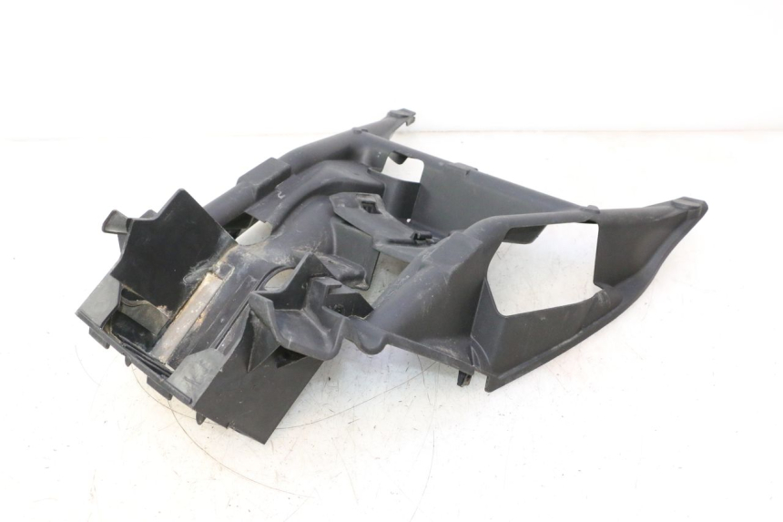 photo de PORTABATTERIA SUZUKI BURGMAN EXECUTIVE ABS 650 (2006 - 2012) - Primo piano tecnico