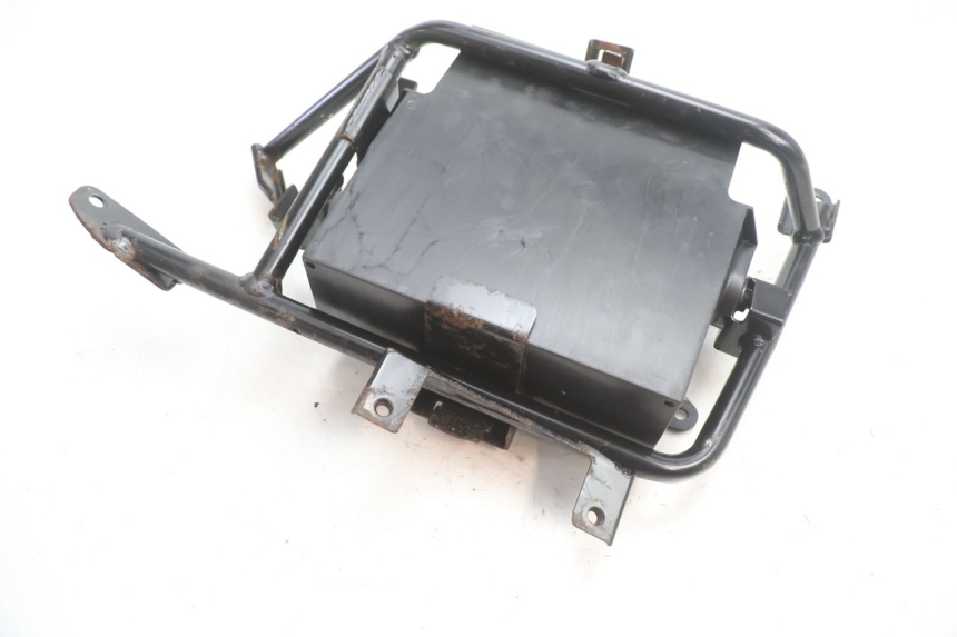 photo de PORTABATTERIA YAMAHA FJR 1300 (2001 - 2005) - Dettagli dei punti di fissaggio