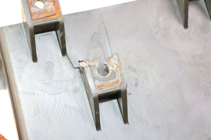 photo de PORTABATTERIA YAMAHA FZ6 FAZER S2 600 (2007 - 2011) - Dettaglio del componente