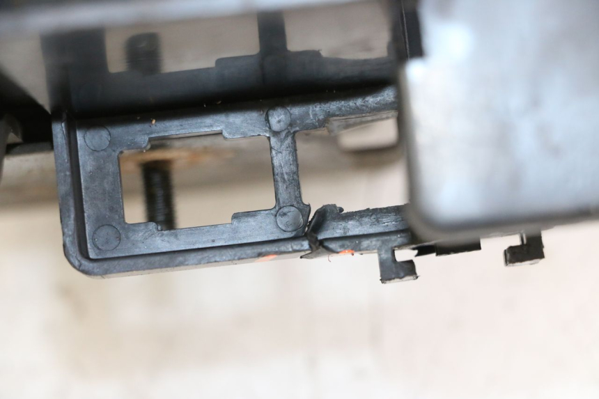 photo de PORTABATTERIA HONDA VT C2 SHADOW 750 (1997 - 2001) - Dettaglio del componente