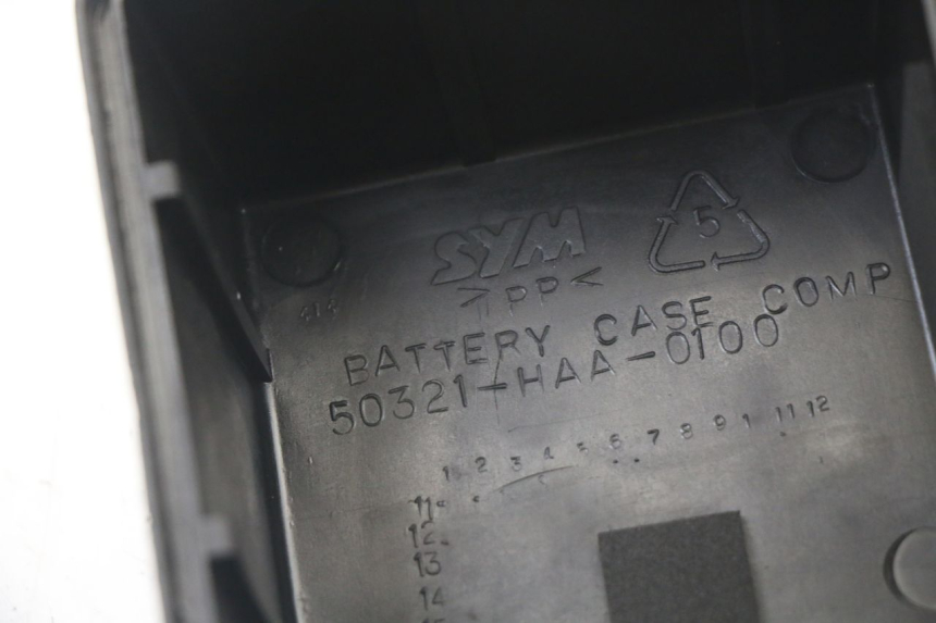 photo de PORTABATTERIA SYM ORBIT III 3 4T 50 (2021 - 2025) - Altra angolazione