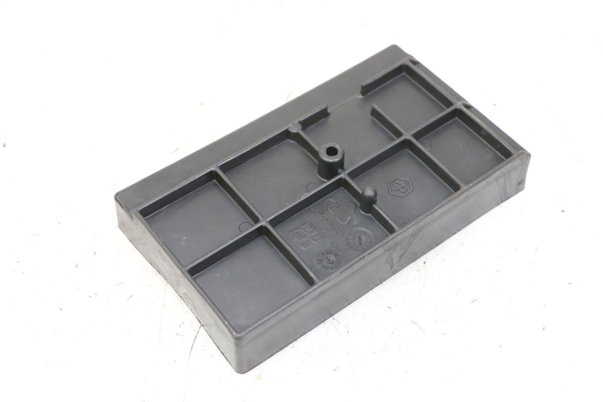 photo de PORTABATTERIA PIAGGIO VESPA LX IE 125 (2010 - 2012) - Dettaglio del componente