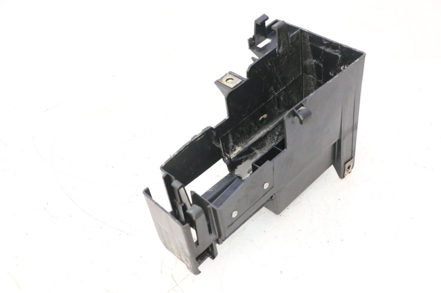 photo de VASCA PORTABATTERIA PEUGEOT SPEEDFIGHT LC 50 (1996 - 2002) - Primo piano tecnico