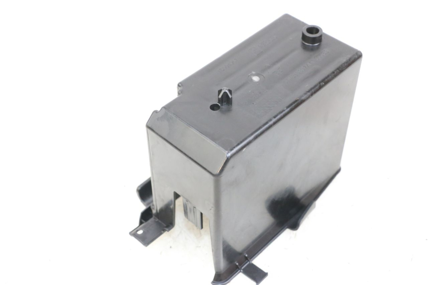 photo de PORTABATTERIA PIAGGIO VESPA PRIMAVERA 4T 50 (2021 - 2024) - Dettaglio del componente