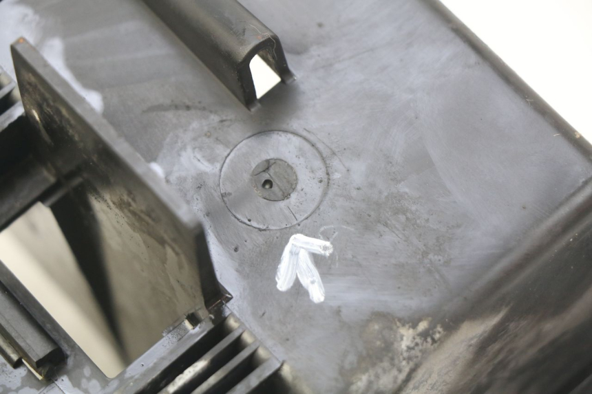 photo de VASCA BATTERIA HONDA VT C SHADOW 125 (1999 - 2007) - Dettagli dei punti di fissaggio