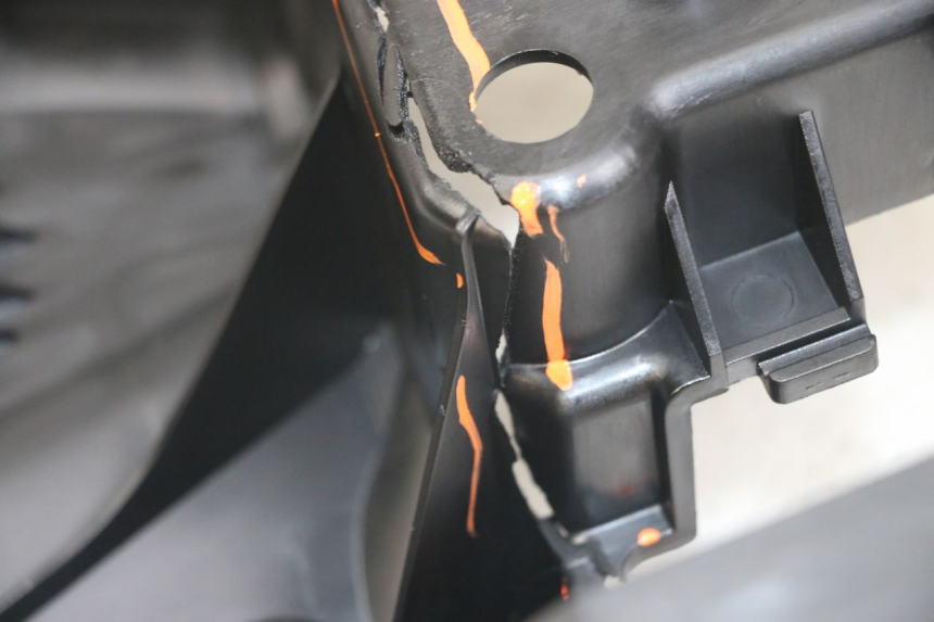 photo de VASCA PORTABATTERIA YAMAHA XMAX X-MAX ABS 125 (2017 - 2020) - Altra angolazione