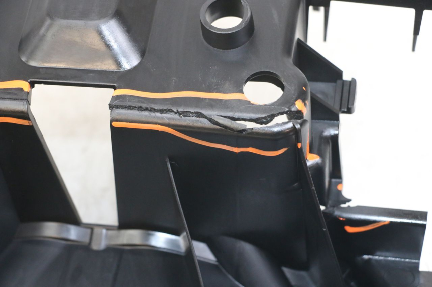 photo de VASCA PORTABATTERIA YAMAHA XMAX X-MAX ABS 125 (2017 - 2020) - Primo piano tecnico