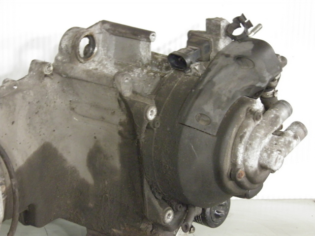 photo de BASAMENTO MOTORE PIAGGIO MP3 RL 125 (2006 - 2014) - Altra angolazione