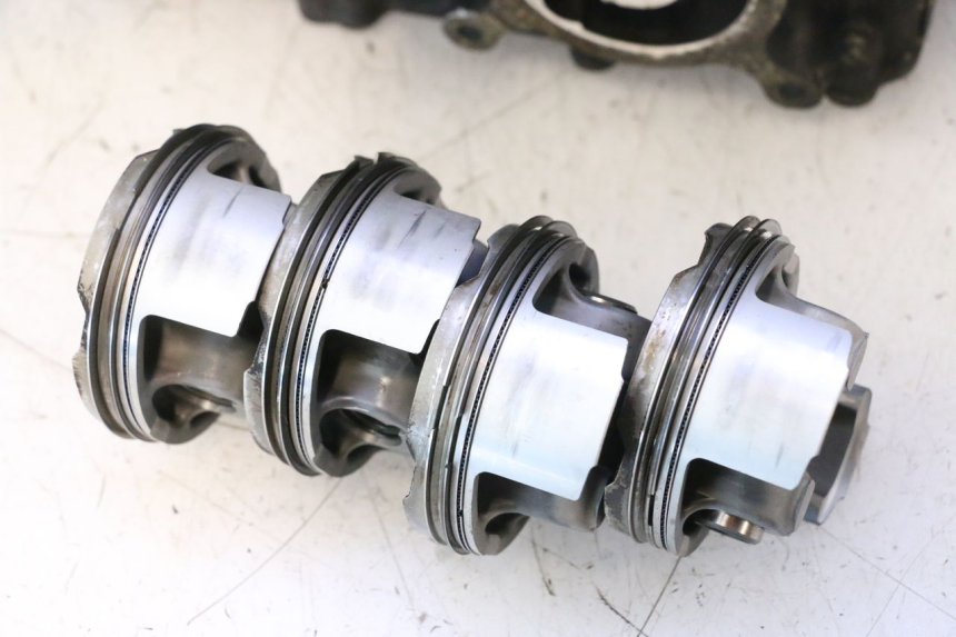 photo de BASAMENTO MOTORE YAMAHA YZF R6 600 (2008 - 2009) - Ispezione visiva dettagliata