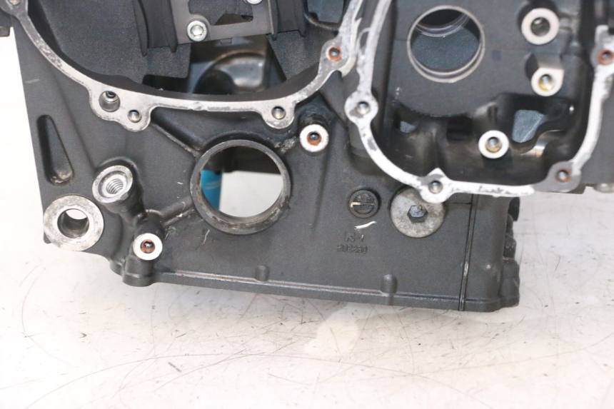 photo de BASAMENTO MOTORE YAMAHA YZF R6 600 (2008 - 2009) - Stato della superficie e materiale