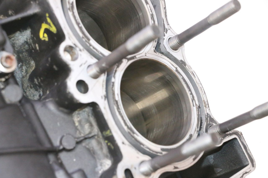 photo de BASAMENTO MOTORE YAMAHA YZF R6 600 (2008 - 2009) - Altra vista dell'articolo