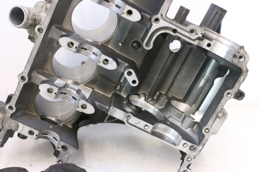 photo de BASAMENTO MOTORE YAMAHA YZF R6 600 (2008 - 2009) - Stato della superficie e materiale