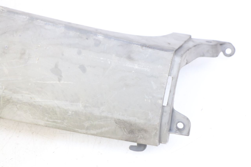 photo de BASSO DELLA SCATOLA POSTERIORE DESTRA HONDA FES PANTHEON 2T 125 (1998 - 2002) - Altra angolazione